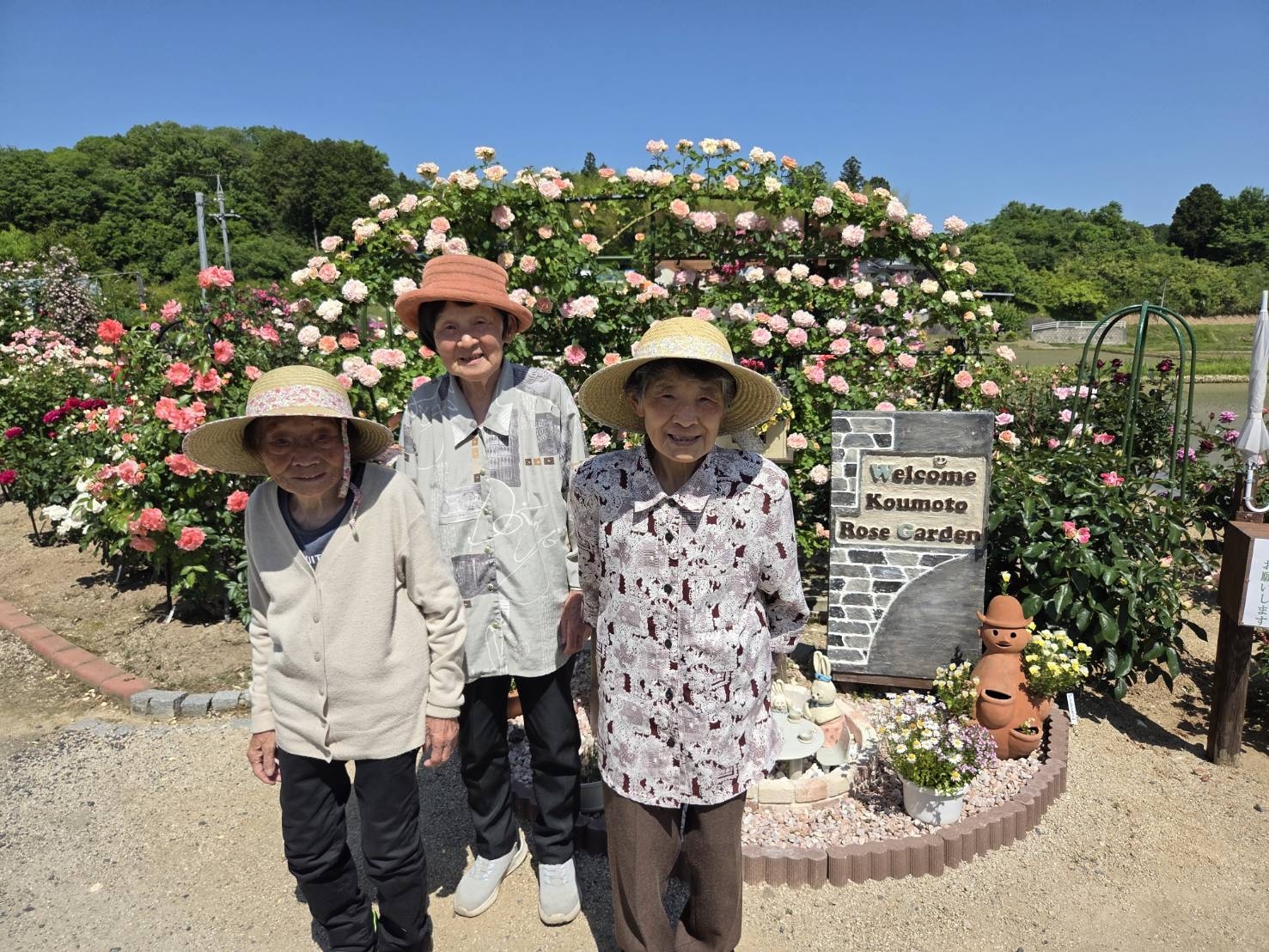 甲本バラ園様散策（津山口事業所）