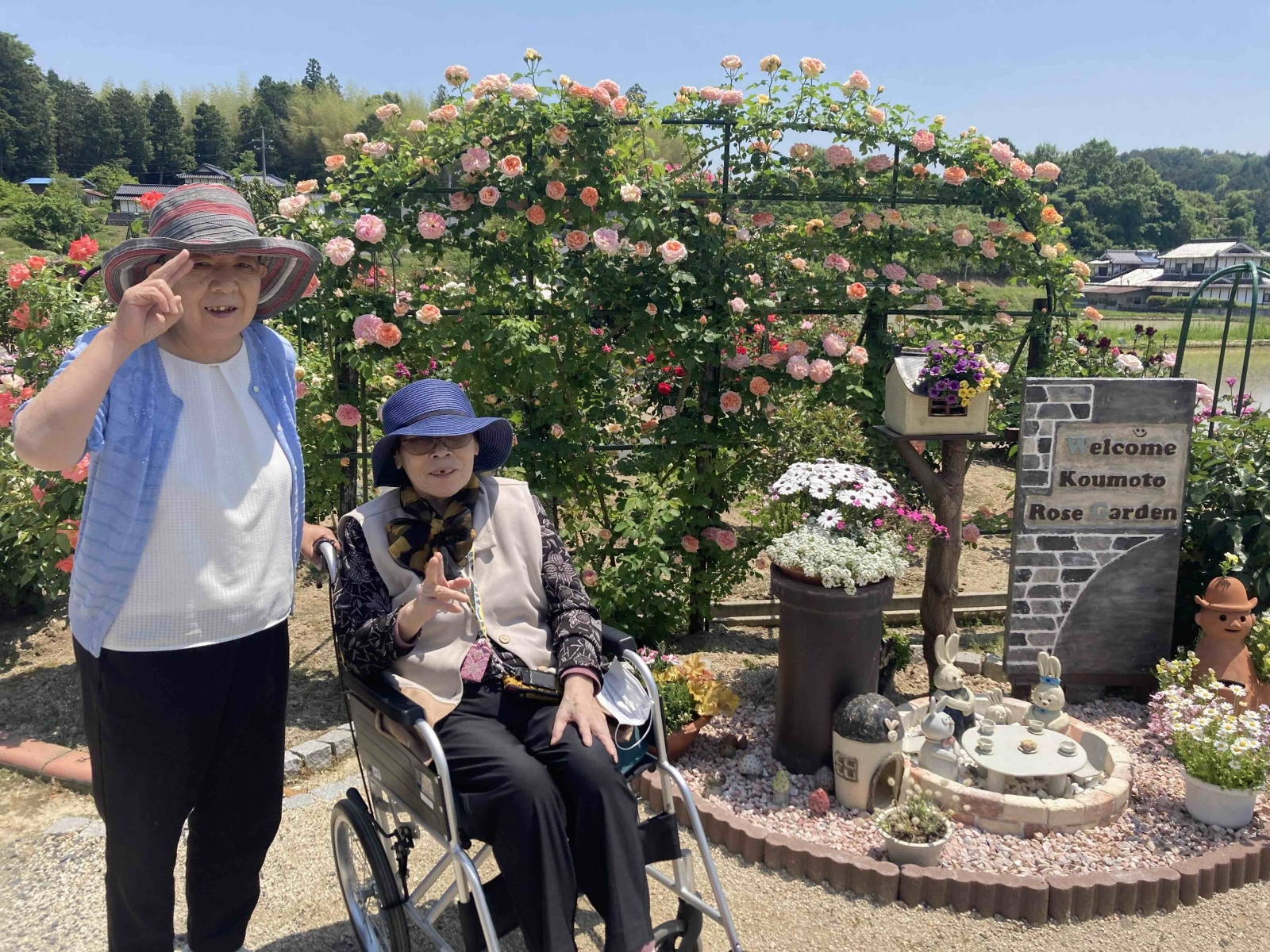 甲本バラ園様散策（津山口事業所）