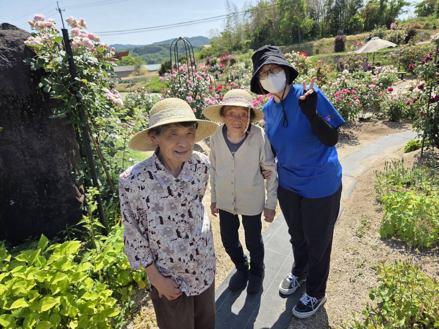 甲本バラ園様散策（津山口事業所）